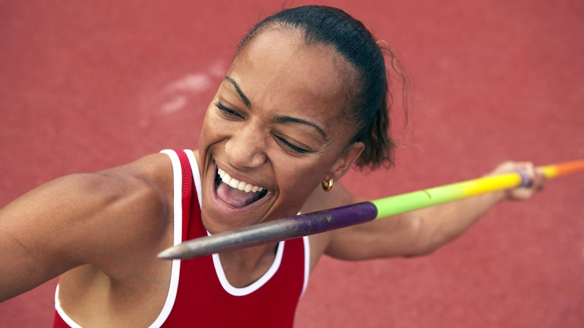 乌拉圭队中场贝尔特拉在巴黎奥运会上展现出强大的进攻组织能力