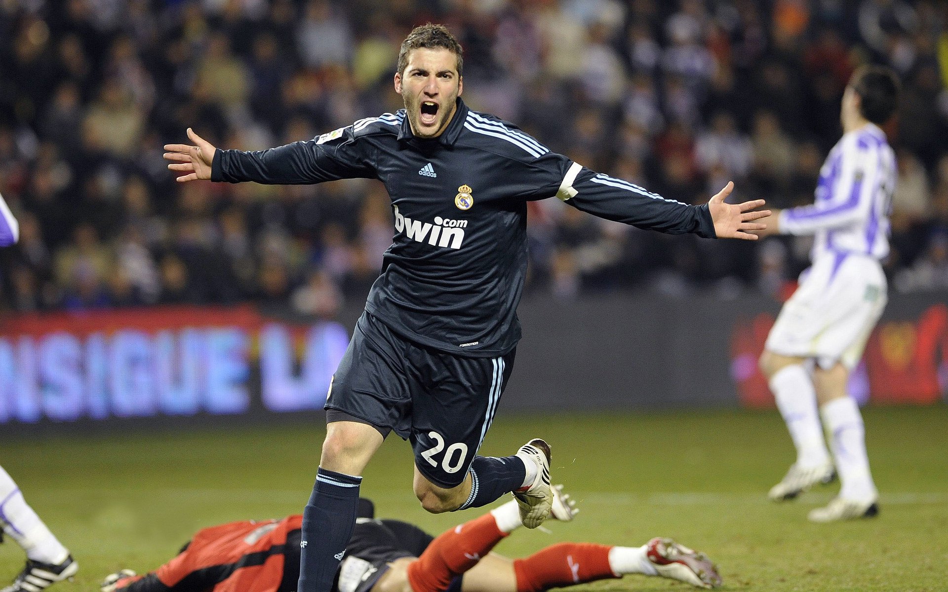 马赛新援火力全开，成为球队真正的战术核心，马赛首发